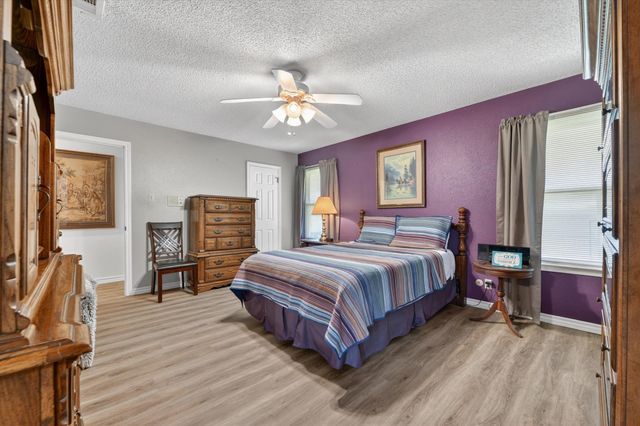 4043 Glenbrook Drive, Arlington, TX 76015