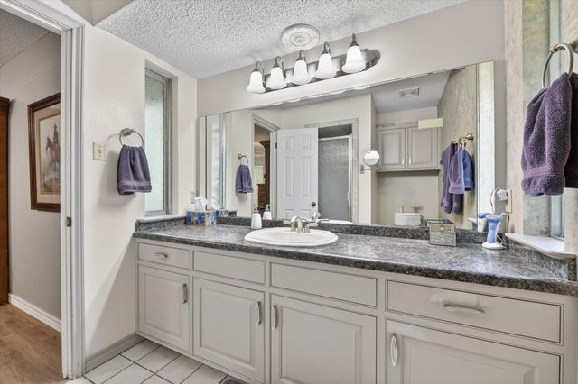 4043 Glenbrook Drive, Arlington, TX 76015