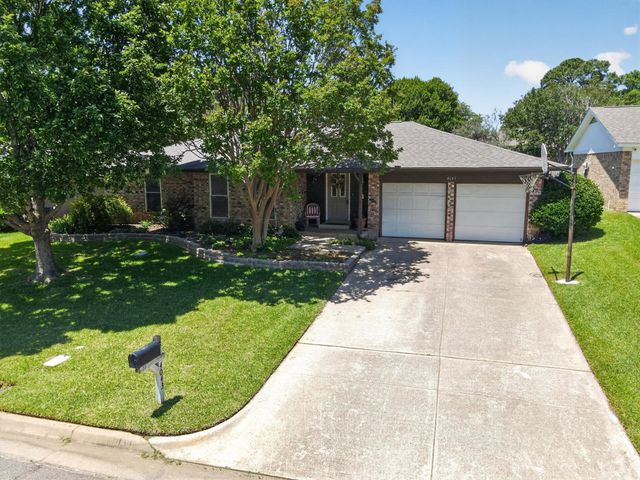 4043 Glenbrook Drive, Arlington, TX 76015