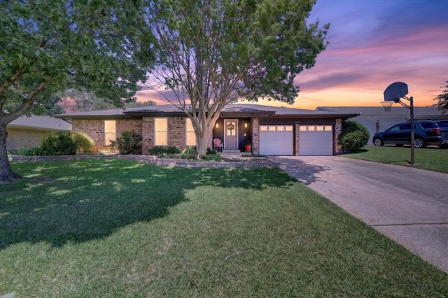 4043 Glenbrook Drive, Arlington, TX 76015