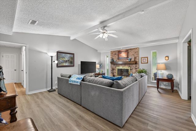 4043 Glenbrook Drive, Arlington, TX 76015