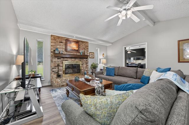 4043 Glenbrook Drive, Arlington, TX 76015