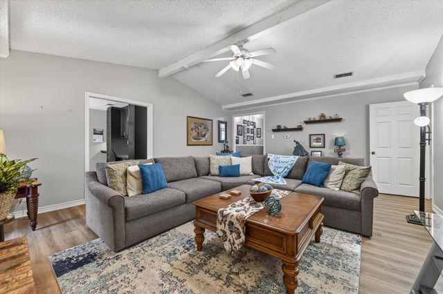4043 Glenbrook Drive, Arlington, TX 76015