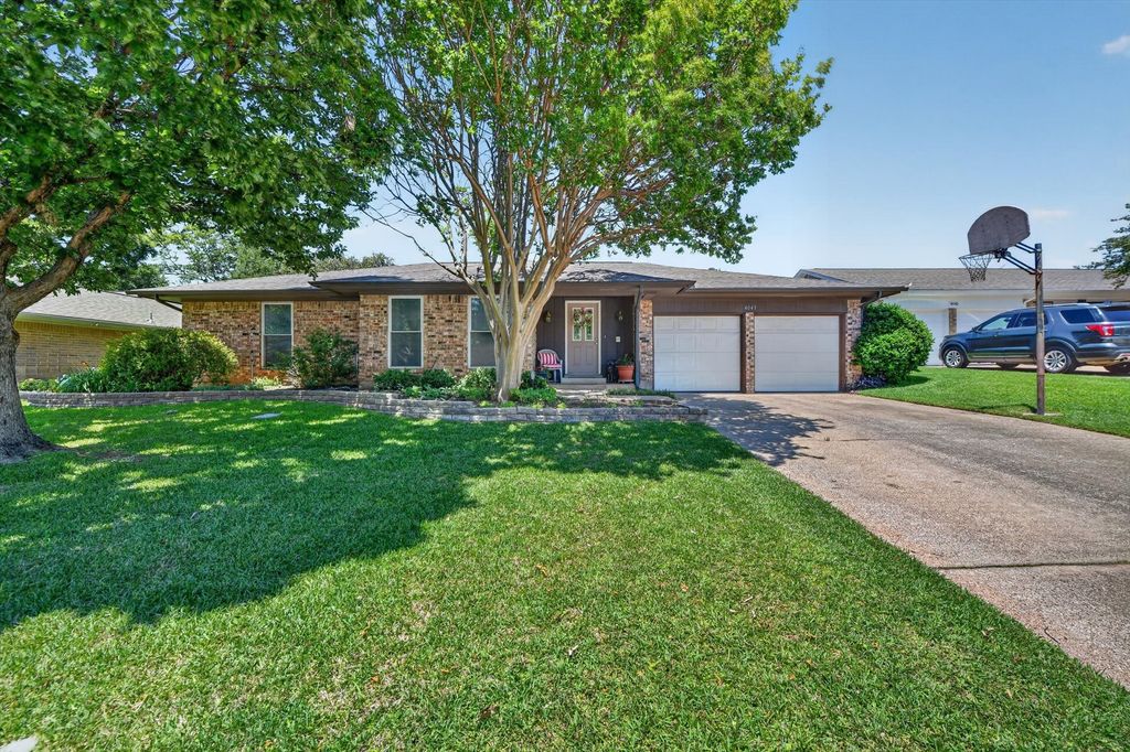 4043 Glenbrook Drive, Arlington, TX 76015