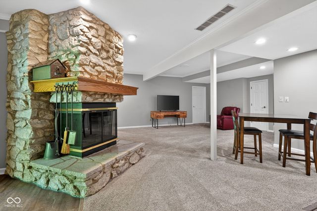 845 Sugarbush Ridge, Zionsville, IN 46077