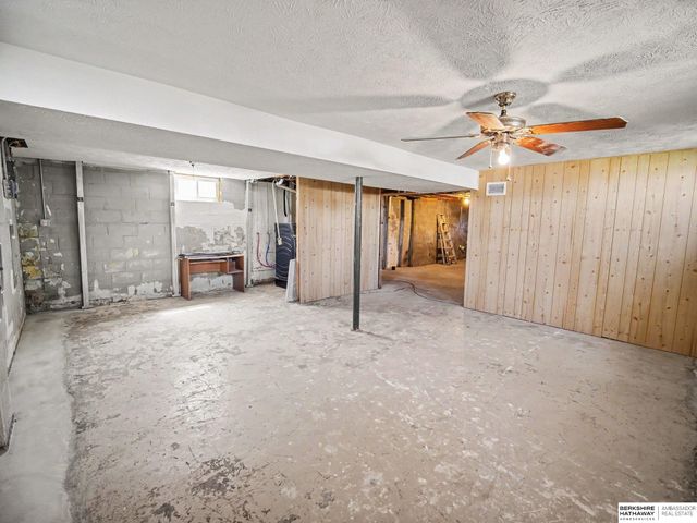 8346 Parker Court, Omaha, NE 68114