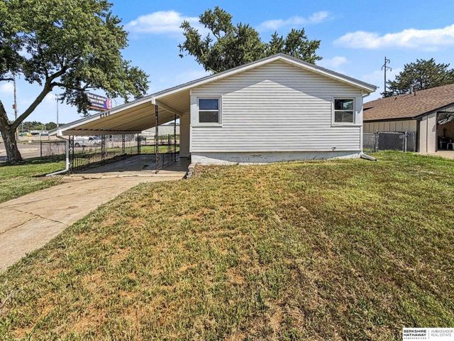 8346 Parker Court, Omaha, NE 68114