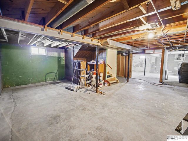 8346 Parker Court, Omaha, NE 68114