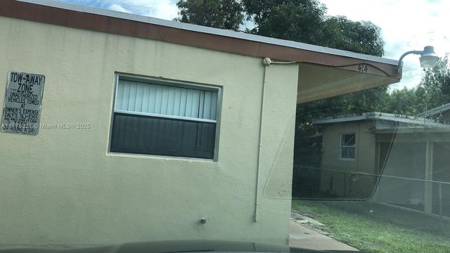 414 NW 15th Way, Fort Lauderdale, FL 33311