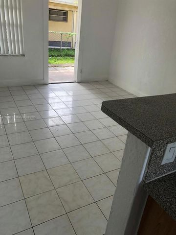 414 NW 15th Way, Fort Lauderdale, FL 33311