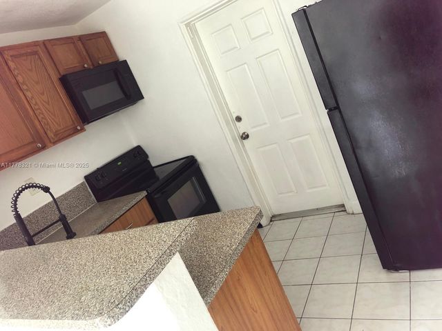 414 NW 15th Way, Fort Lauderdale, FL 33311