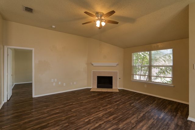 612 Pineview Lane, Fort Worth, TX 76140