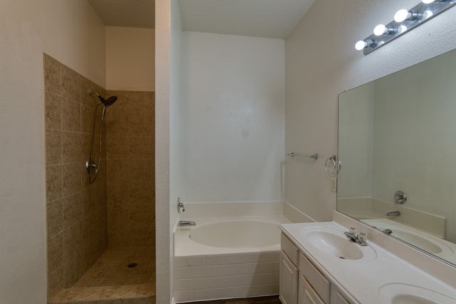 612 Pineview Lane, Fort Worth, TX 76140
