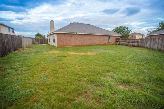 612 Pineview Lane, Fort Worth, TX 76140