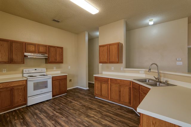 612 Pineview Lane, Fort Worth, TX 76140