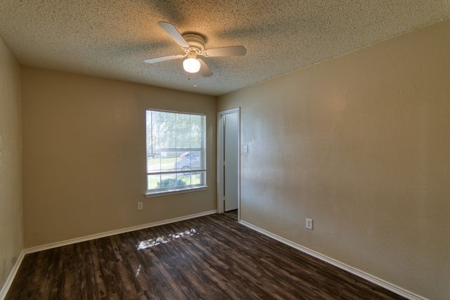 612 Pineview Lane, Fort Worth, TX 76140