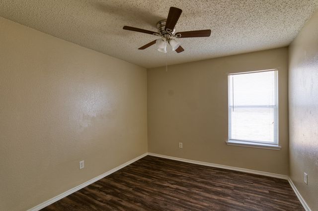 612 Pineview Lane, Fort Worth, TX 76140