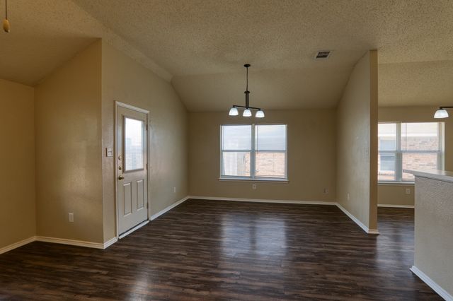 612 Pineview Lane, Fort Worth, TX 76140