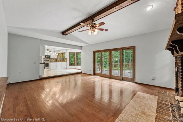 393 Eckford Circle, Troy, MI 48085