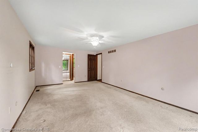 393 Eckford Circle, Troy, MI 48085