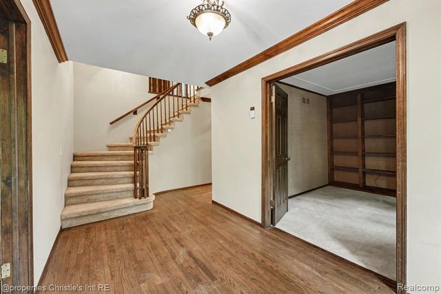 393 Eckford Circle, Troy, MI 48085