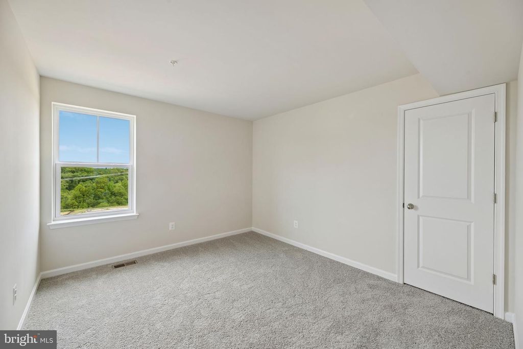 Image 14 of property listing at 9808 STONEHAVEN CT, Waldorf, MD 20601
