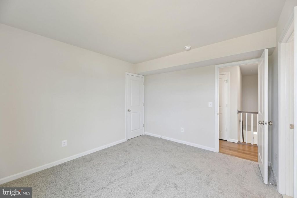 Image 15 of property listing at 9808 STONEHAVEN CT, Waldorf, MD 20601
