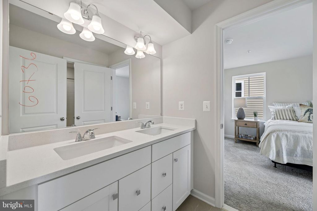 Image 20 of property listing at 9808 STONEHAVEN CT, Waldorf, MD 20601
