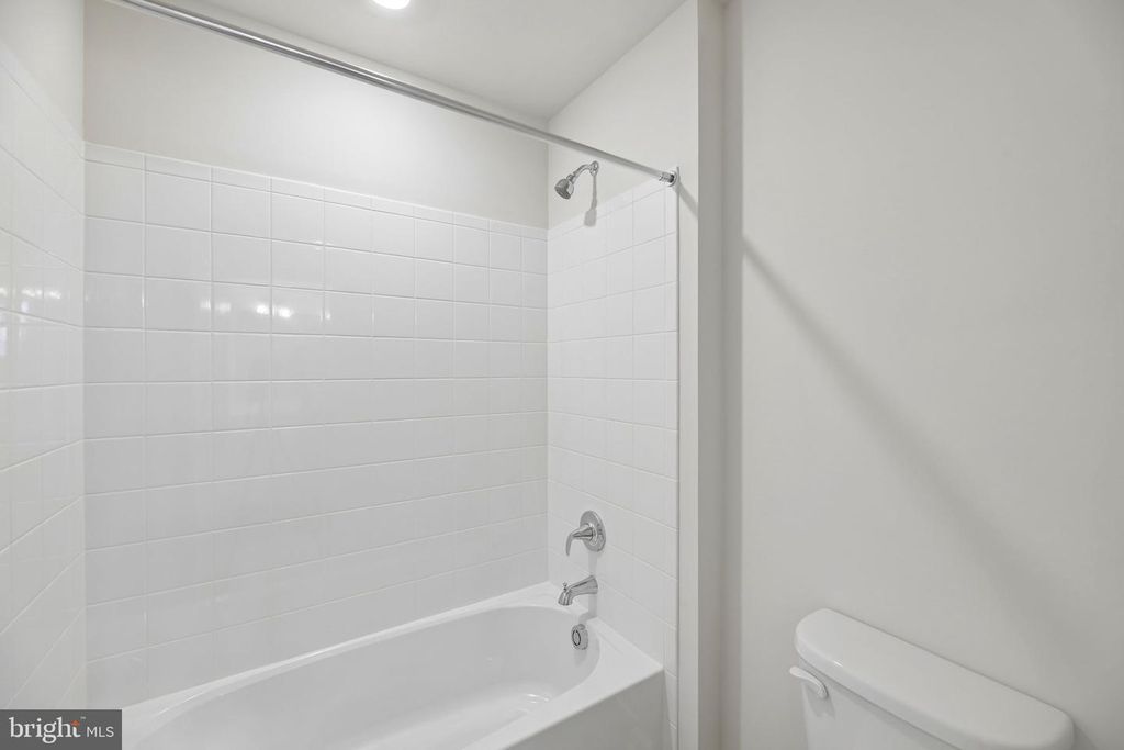 Image 23 of property listing at 9808 STONEHAVEN CT, Waldorf, MD 20601