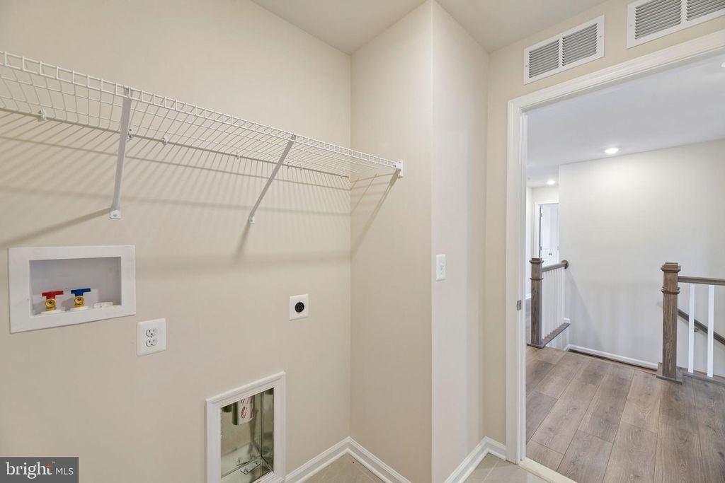 Image 24 of property listing at 9808 STONEHAVEN CT, Waldorf, MD 20601