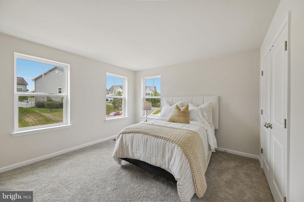Image 26 of property listing at 9808 STONEHAVEN CT, Waldorf, MD 20601