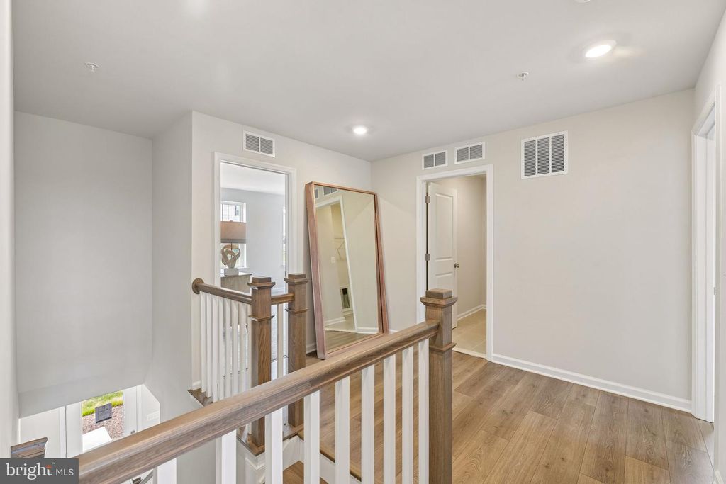 Image 31 of property listing at 9808 STONEHAVEN CT, Waldorf, MD 20601
