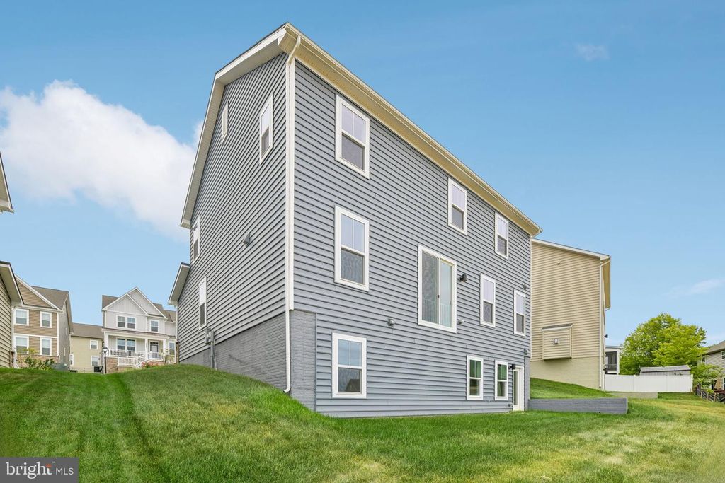 Image 37 of property listing at 9808 STONEHAVEN CT, Waldorf, MD 20601