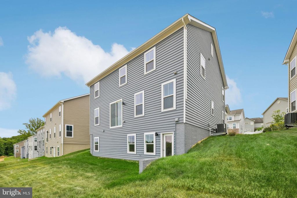 Image 39 of property listing at 9808 STONEHAVEN CT, Waldorf, MD 20601