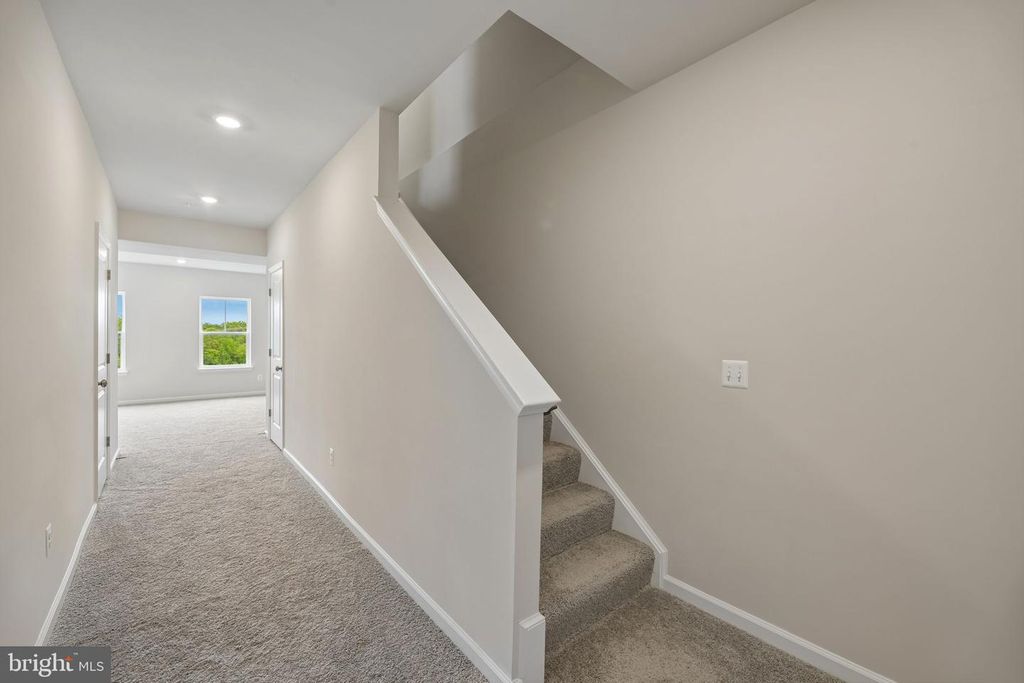 Image 41 of property listing at 9808 STONEHAVEN CT, Waldorf, MD 20601
