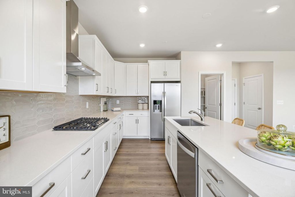 Image 64 of property listing at 9808 STONEHAVEN CT, Waldorf, MD 20601