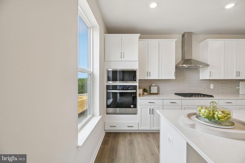 Image 65 of property listing at 9808 STONEHAVEN CT, Waldorf, MD 20601