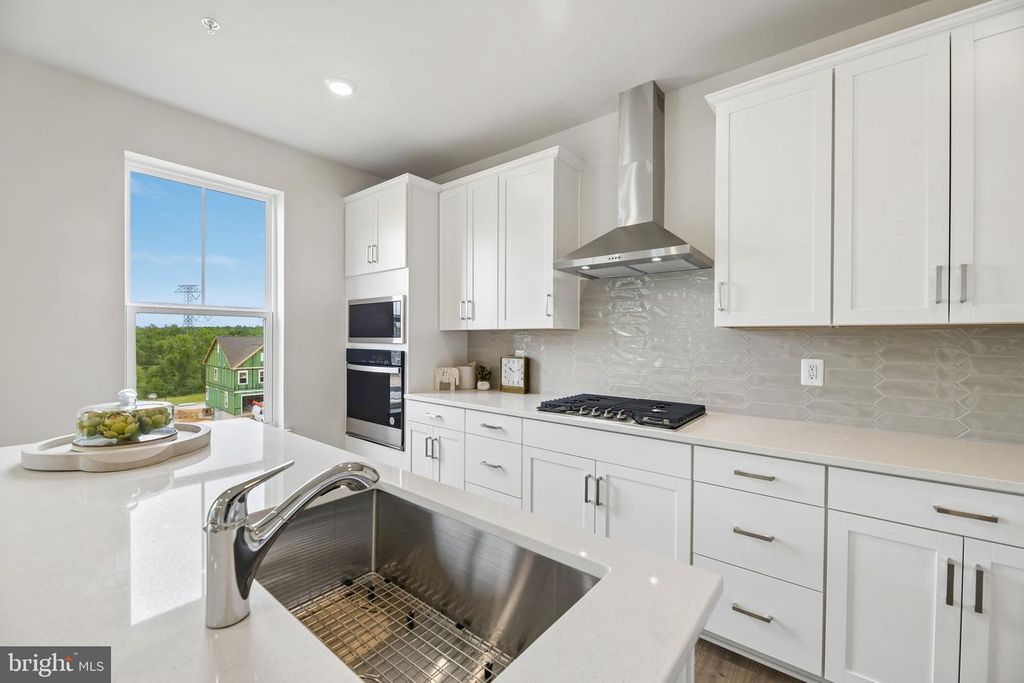 Image 66 of property listing at 9808 STONEHAVEN CT, Waldorf, MD 20601