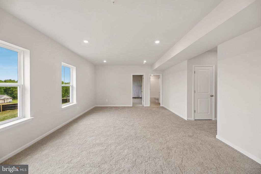 Image 72 of property listing at 9808 STONEHAVEN CT, Waldorf, MD 20601