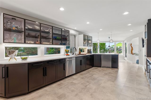 15 Harbour Point Drive, Northport, NY 11768