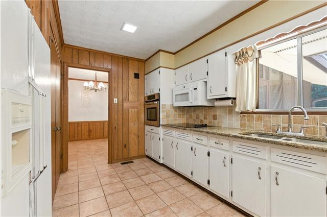 1609 Adrian Drive, Riverdale, GA 30296