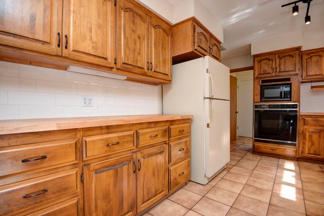 1508 S Essex Road, Springfield, MO 65809