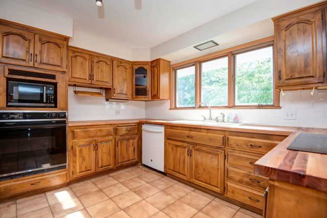 1508 S Essex Road, Springfield, MO 65809