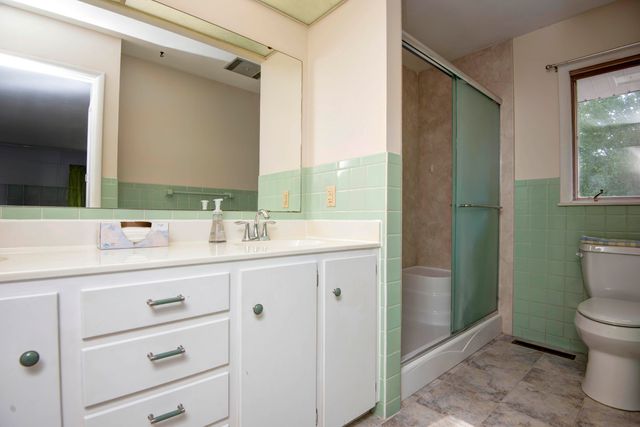1508 S Essex Road, Springfield, MO 65809