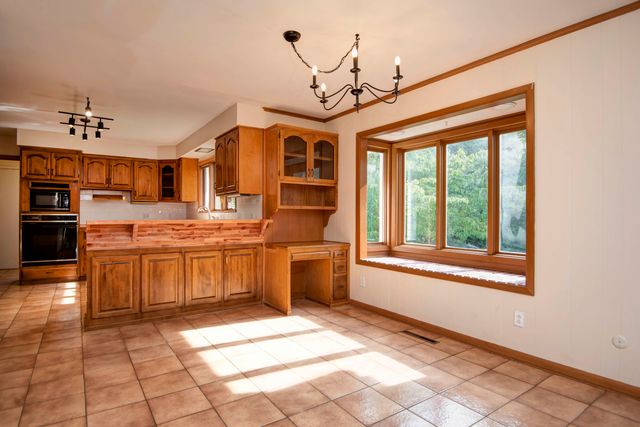 1508 S Essex Road, Springfield, MO 65809