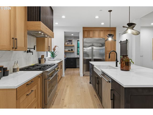 14100 KNAUS Rd, Lake Oswego, OR 97034