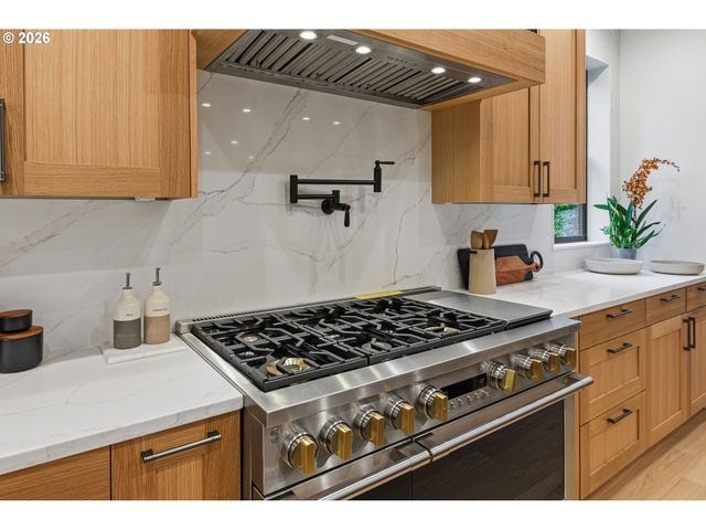 14100 KNAUS Rd, Lake Oswego, OR 97034