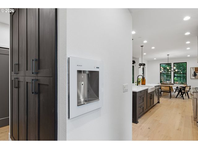 14100 KNAUS Rd, Lake Oswego, OR 97034