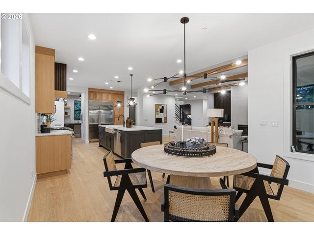 14100 KNAUS Rd, Lake Oswego, OR 97034