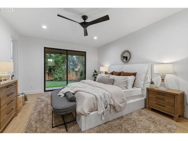 14100 KNAUS Rd, Lake Oswego, OR 97034